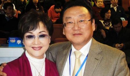 而金铁霖在1988年认识了后来的妻子,当时的金铁霖48岁,而妻子马秋华