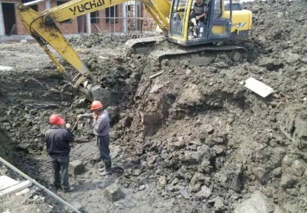 农村房24空心墙每平方米:砖为240*120*60,砌空