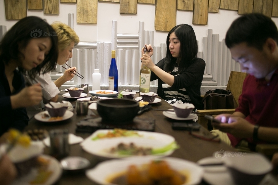 上海热线房产频道-- 开专车让我结交很多新朋