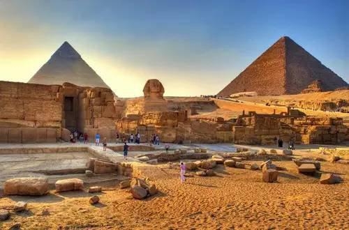 古老的埃及文明一直那么神秘。金字塔不去看一看多可惜呀，更何况，去一趟还很便宜。