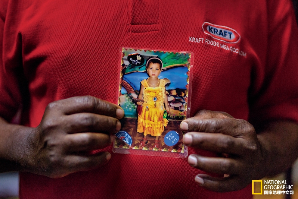 上海热线房产频道--实拍:外籍劳工怎样在 土豪