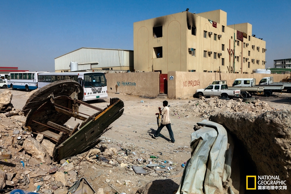 上海热线房产频道--实拍:外籍劳工怎样在 土豪