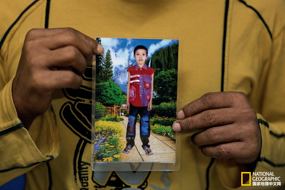 上海热线房产频道--实拍:外籍劳工怎样在 土豪