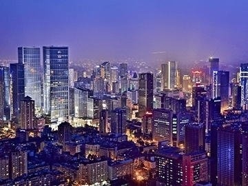 成都宜居，早已是很多中国人的共识，几乎每一个成都人都能底气十足地说出同样一句话：“成都是一个来了就不想走，走了还想来的城市。”